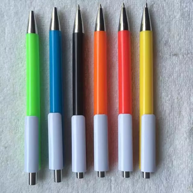 Customized Logo Click Ballpoint Plastic Pen for Advertising
